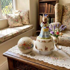 ROYAL DOULTON Bone China England BUNNYKINS EASTER PARADE Music Box & Money Bank